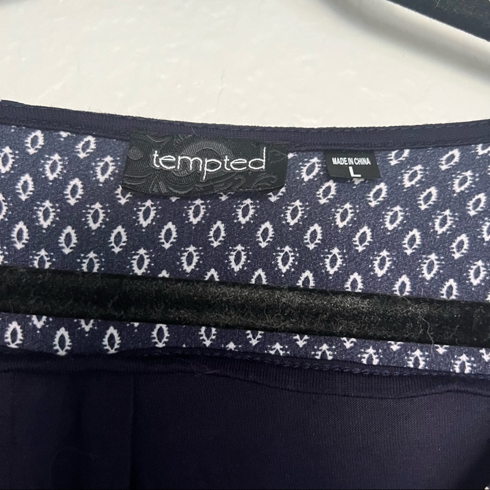Tempted blouse - Picture 3 of 4